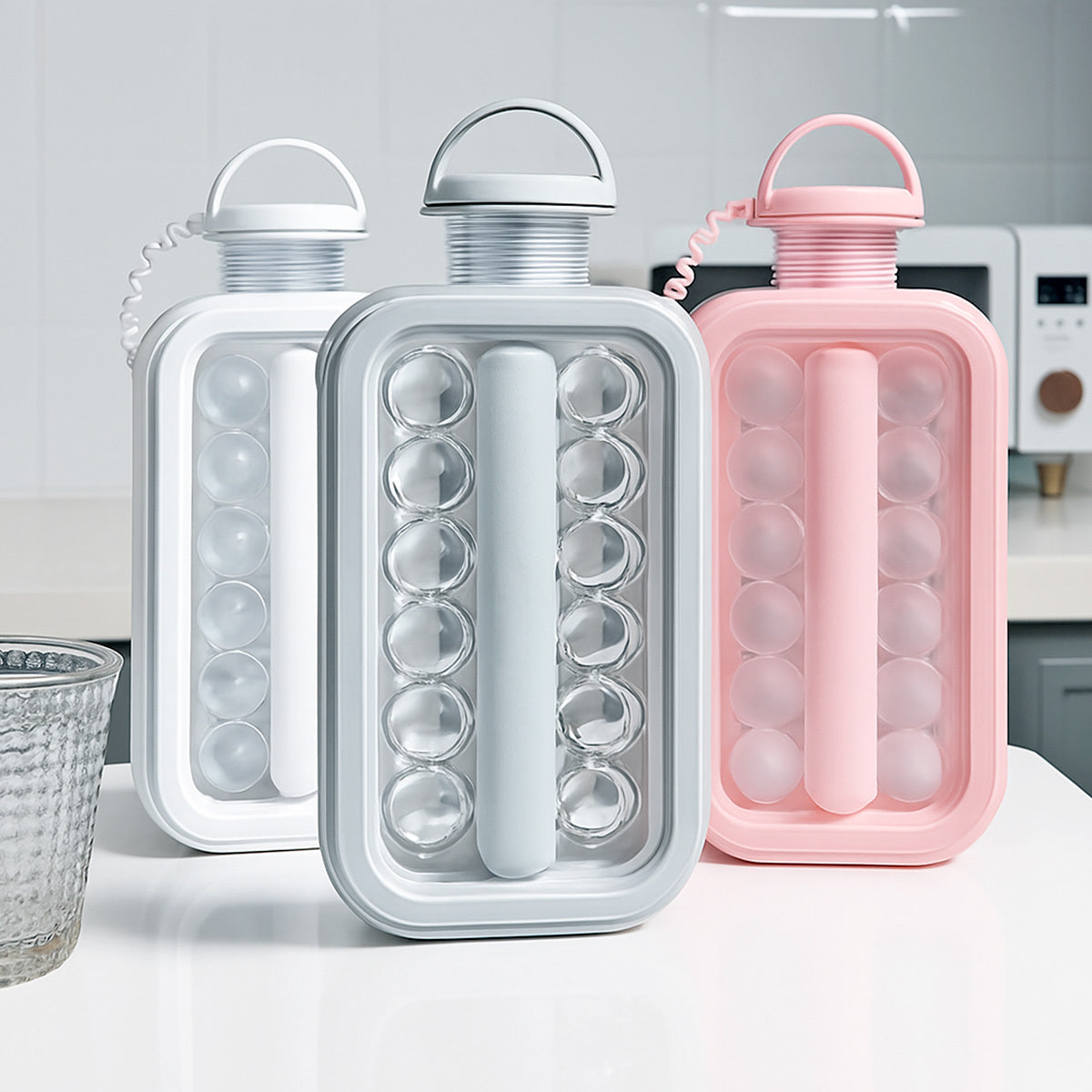 Garrafa para Bebidas com Esfera de Gelo em Silicone