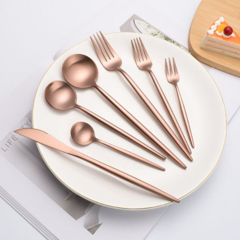 Conjunto de Talheres Dourados em Aço Inoxidável com 24 Peças