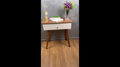 Aparador com Pés de Madeira e Gaveta