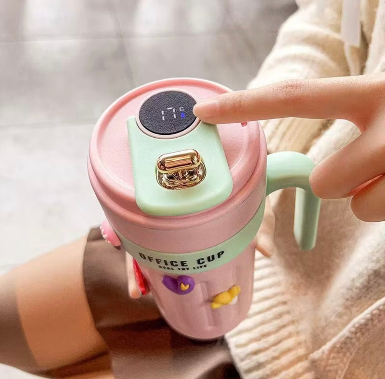 Caneca Térmica Inteligente com Design Moderno