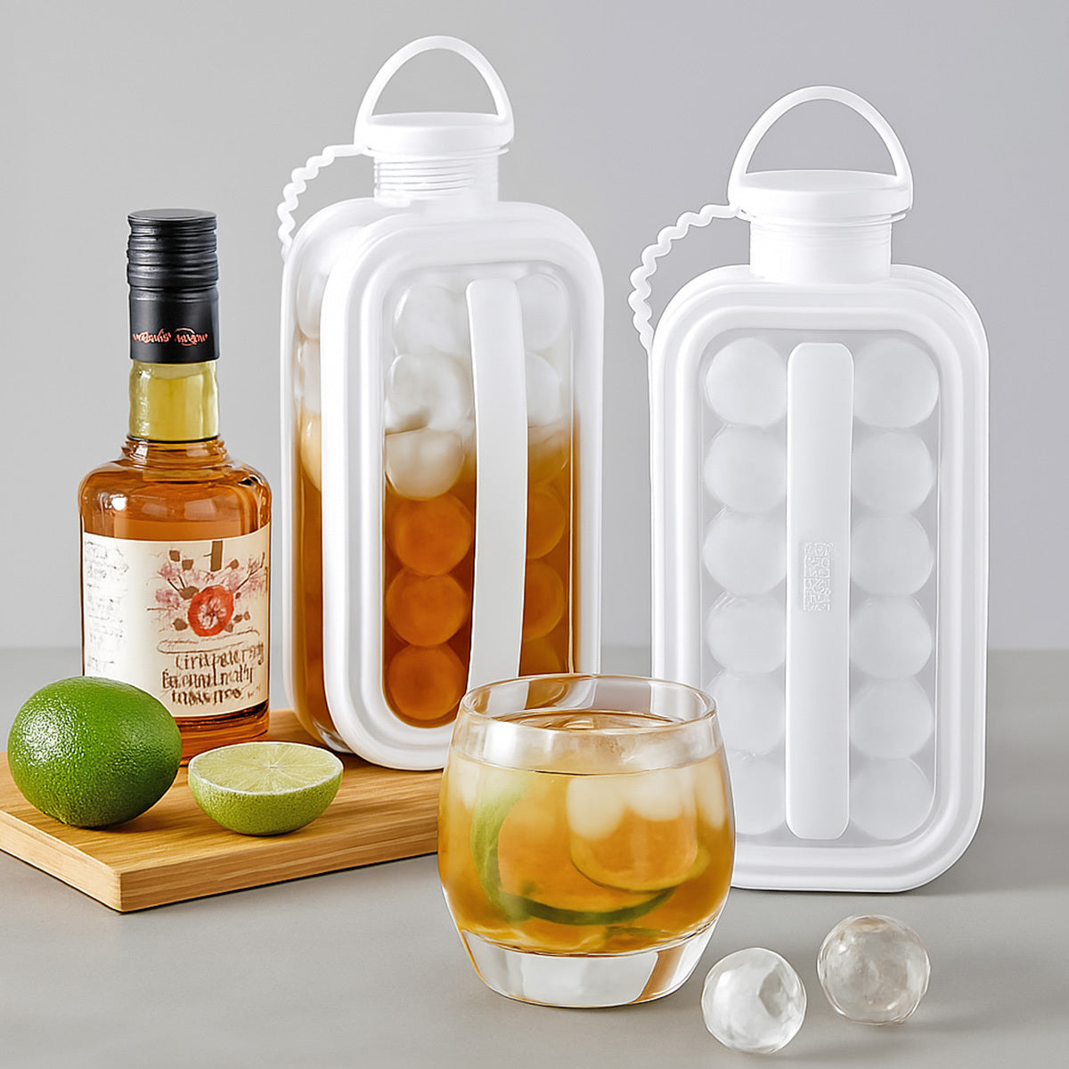 Garrafa para Bebidas com Esfera de Gelo em Silicone